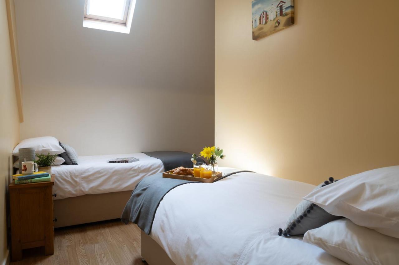 The Coachhouse - Cottage With Private Hot Tub Colwyn Bay Buitenkant foto