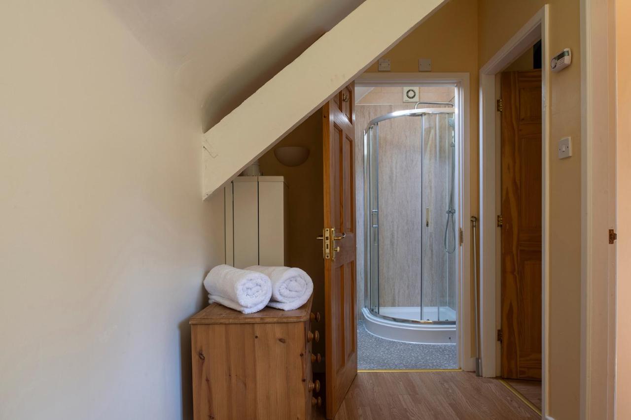 The Coachhouse - Cottage With Private Hot Tub Colwyn Bay Buitenkant foto