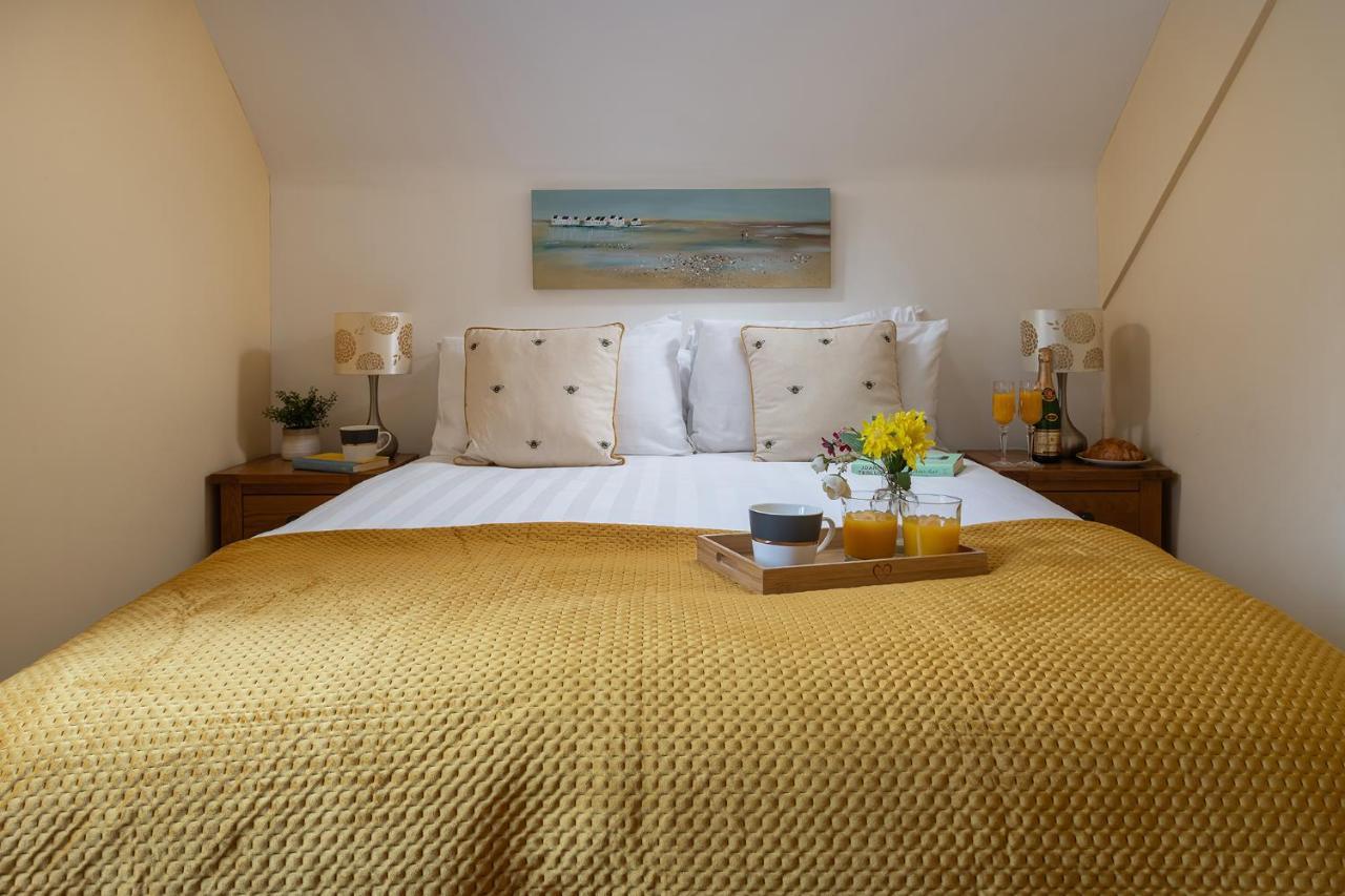 The Coachhouse - Cottage With Private Hot Tub Colwyn Bay Buitenkant foto