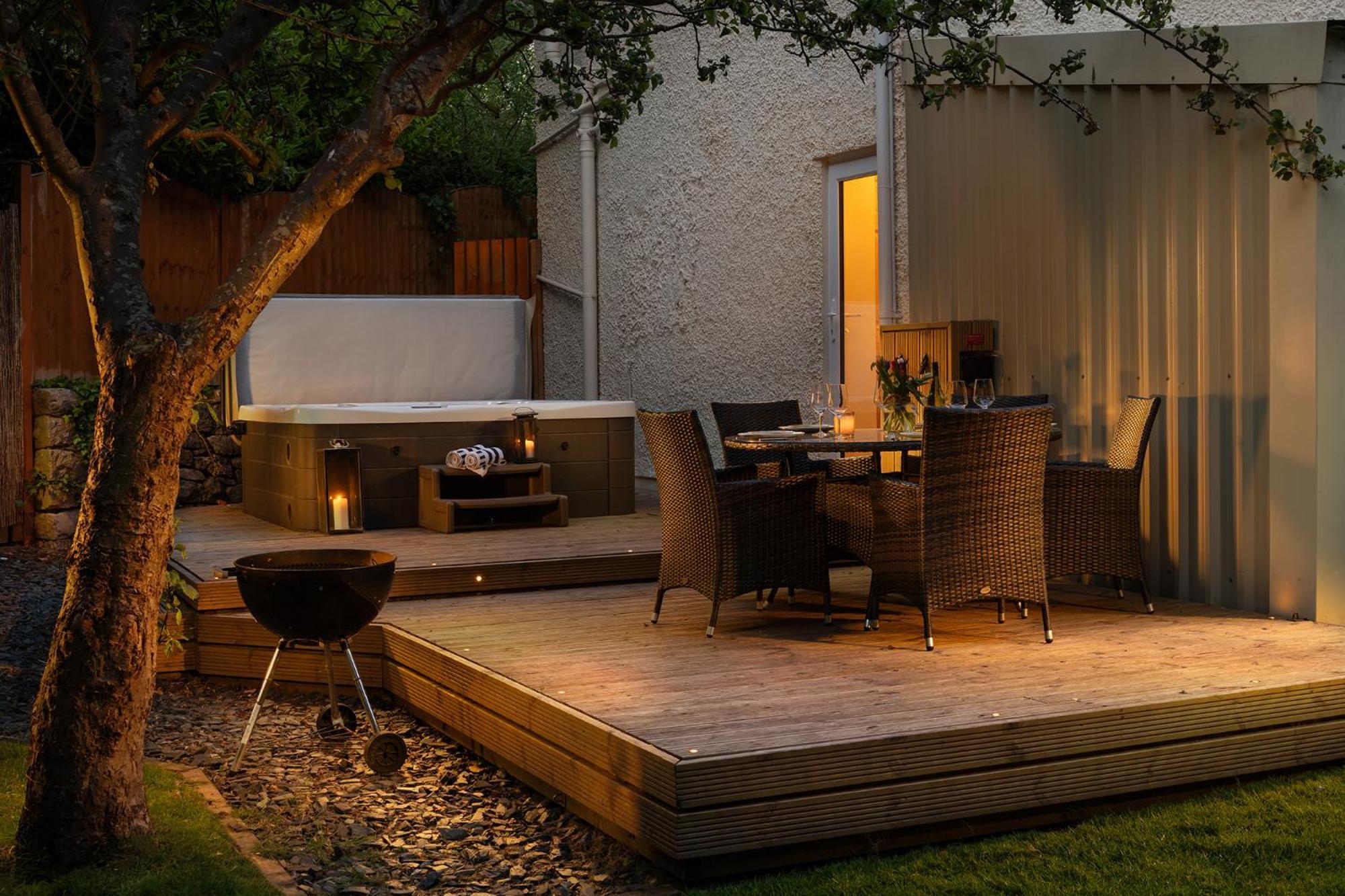 The Coachhouse - Cottage With Private Hot Tub Colwyn Bay Buitenkant foto